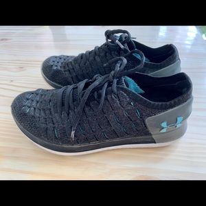 Under Armour Boys Turquoise and Black Shoes Size 5